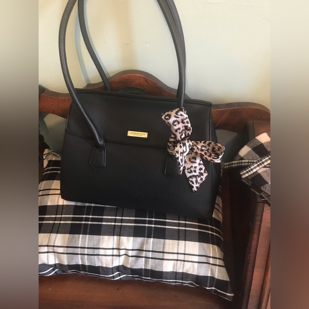 London Fog two strap black purse - Picture 2 of 8